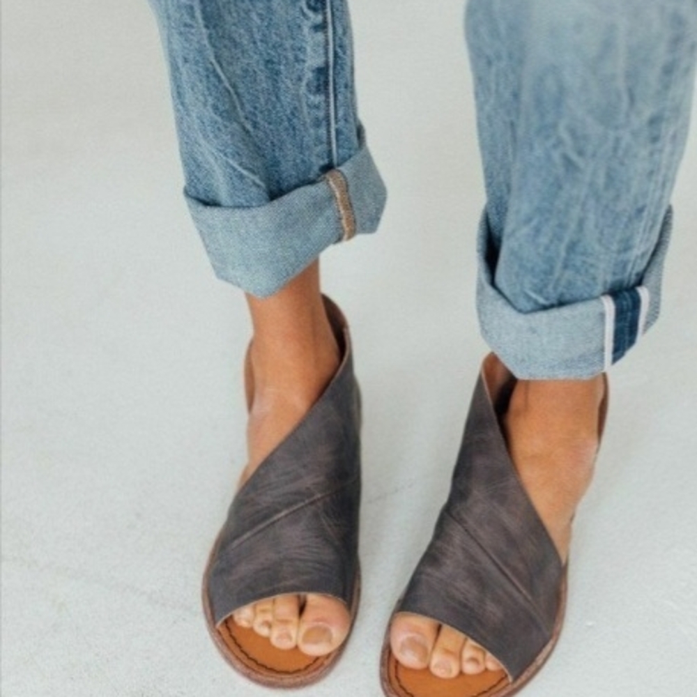 Free People Women's Mont Blanc Leather Sandal. Size 38.5